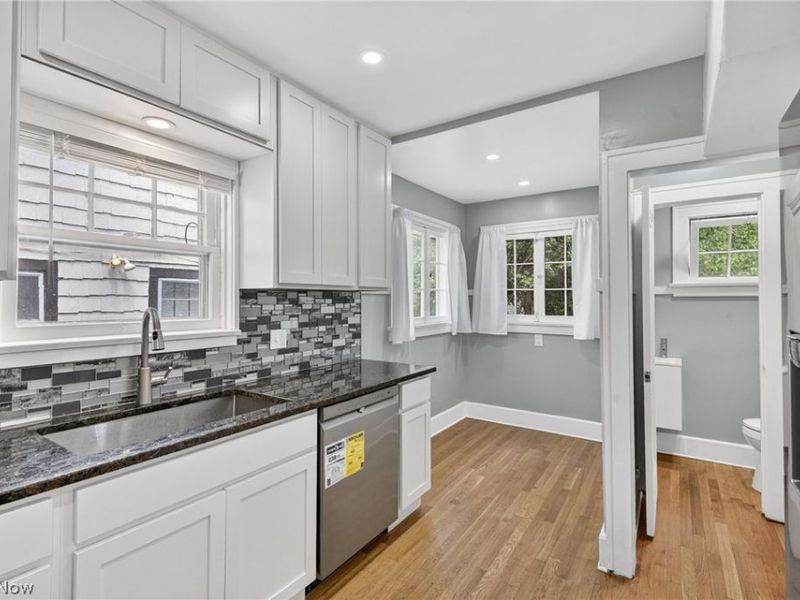 927 Englewood Road , Cleveland Heights, OH 44121 Photo 14