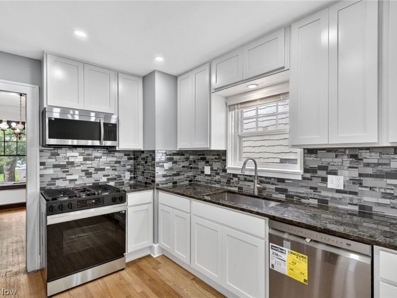 927 Englewood Road , Cleveland Heights, OH 44121 Photo 15