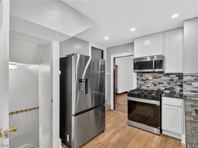 927 Englewood Road , Cleveland Heights, OH 44121 Photo 16