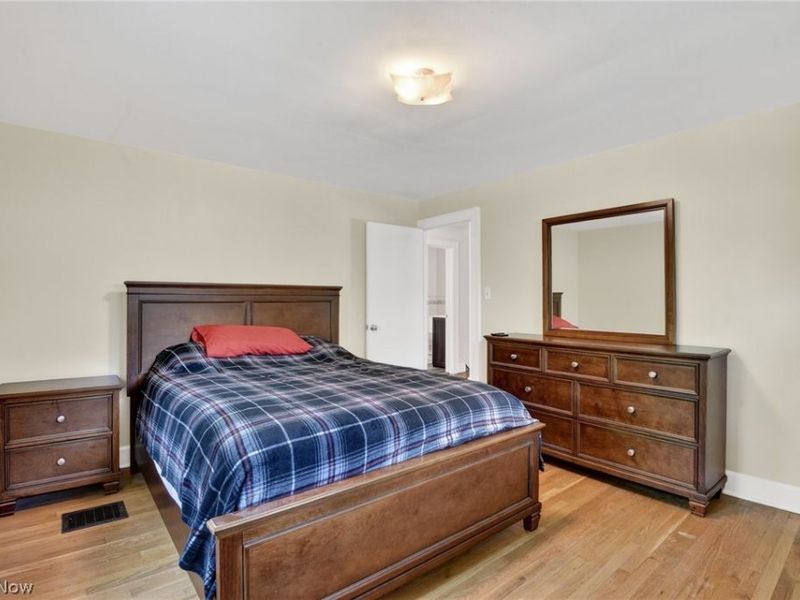 927 Englewood Road , Cleveland Heights, OH 44121 Photo 18