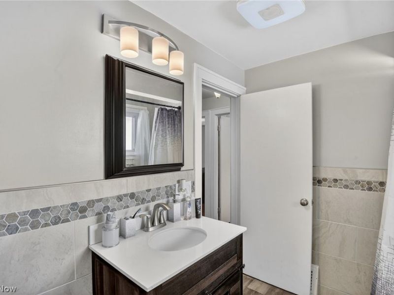 927 Englewood Road , Cleveland Heights, OH 44121 Photo 22