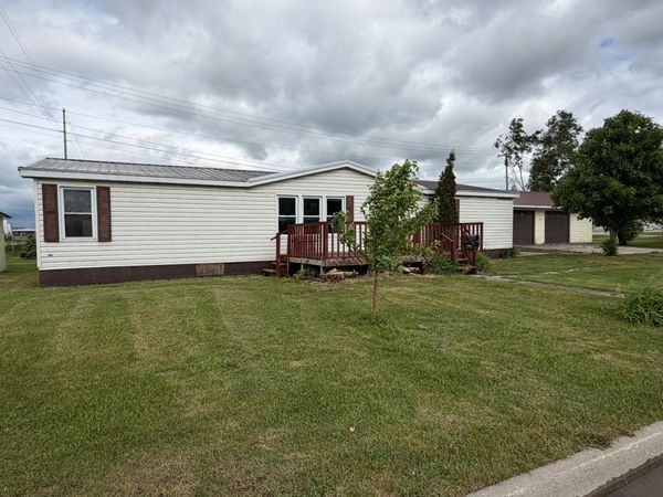 205 4th Avenue SW, Roseau, MN 56751