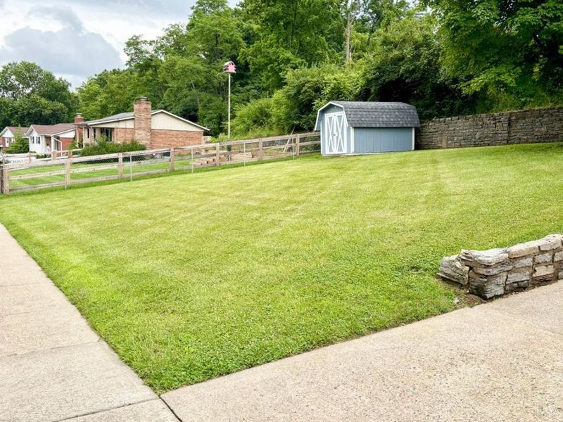 3199 Mary Jane Drive, Green Township, OH 45211 Photo 4