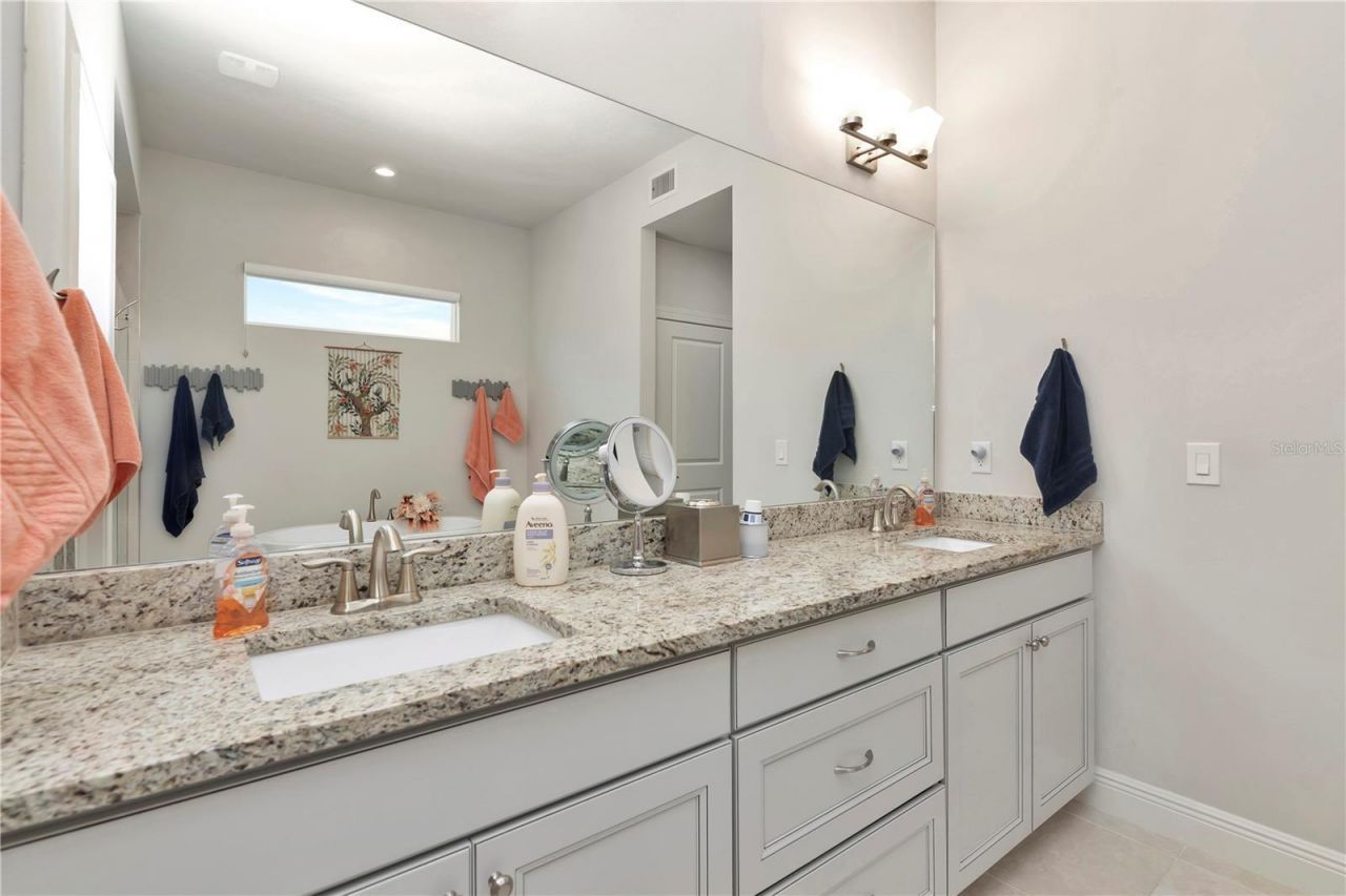 2989 Breezy Meadows Drive, Clearwater, FL 33760 Photo