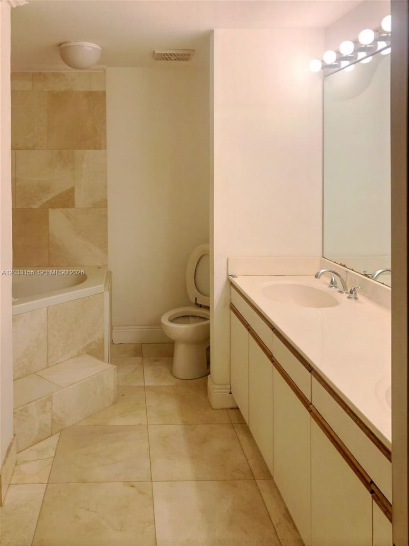 3610 Yacht Club Dr , Unit 312, Aventura, FL 33180 Photo