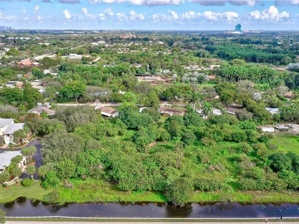 76 SW Ave , Davie, FL 33314