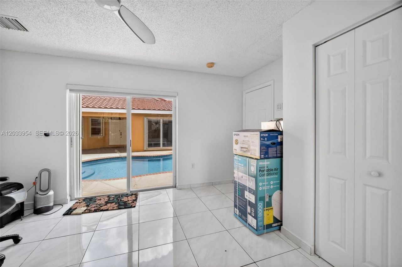 685 SW 198th Ter , Pembroke Pines, FL 33029 Photo