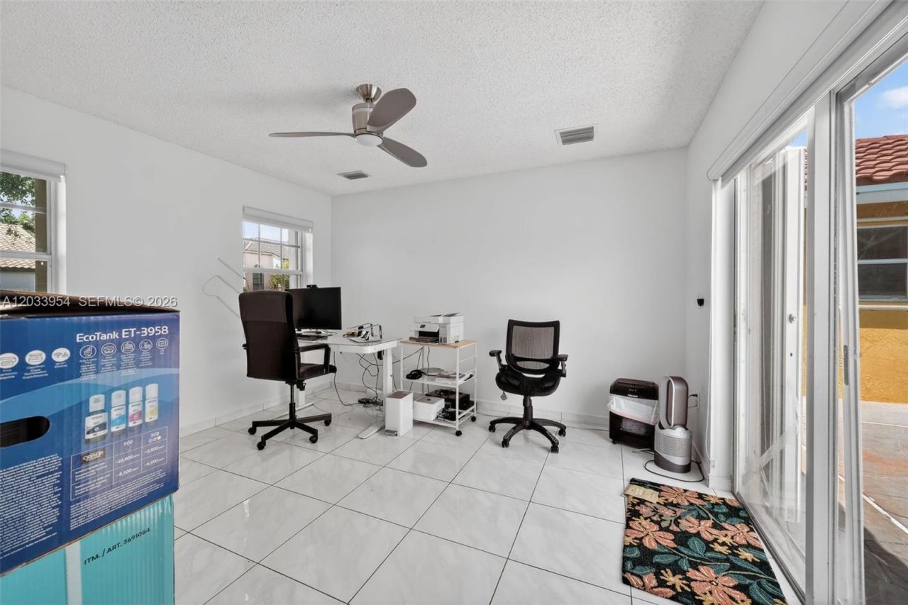 685 SW 198th Ter , Pembroke Pines, FL 33029 Photo