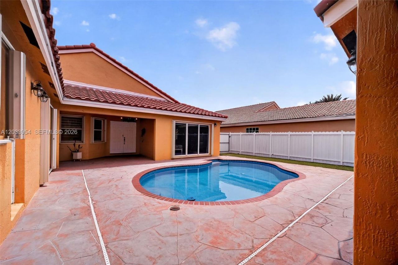 685 SW 198th Ter , Pembroke Pines, FL 33029 Photo
