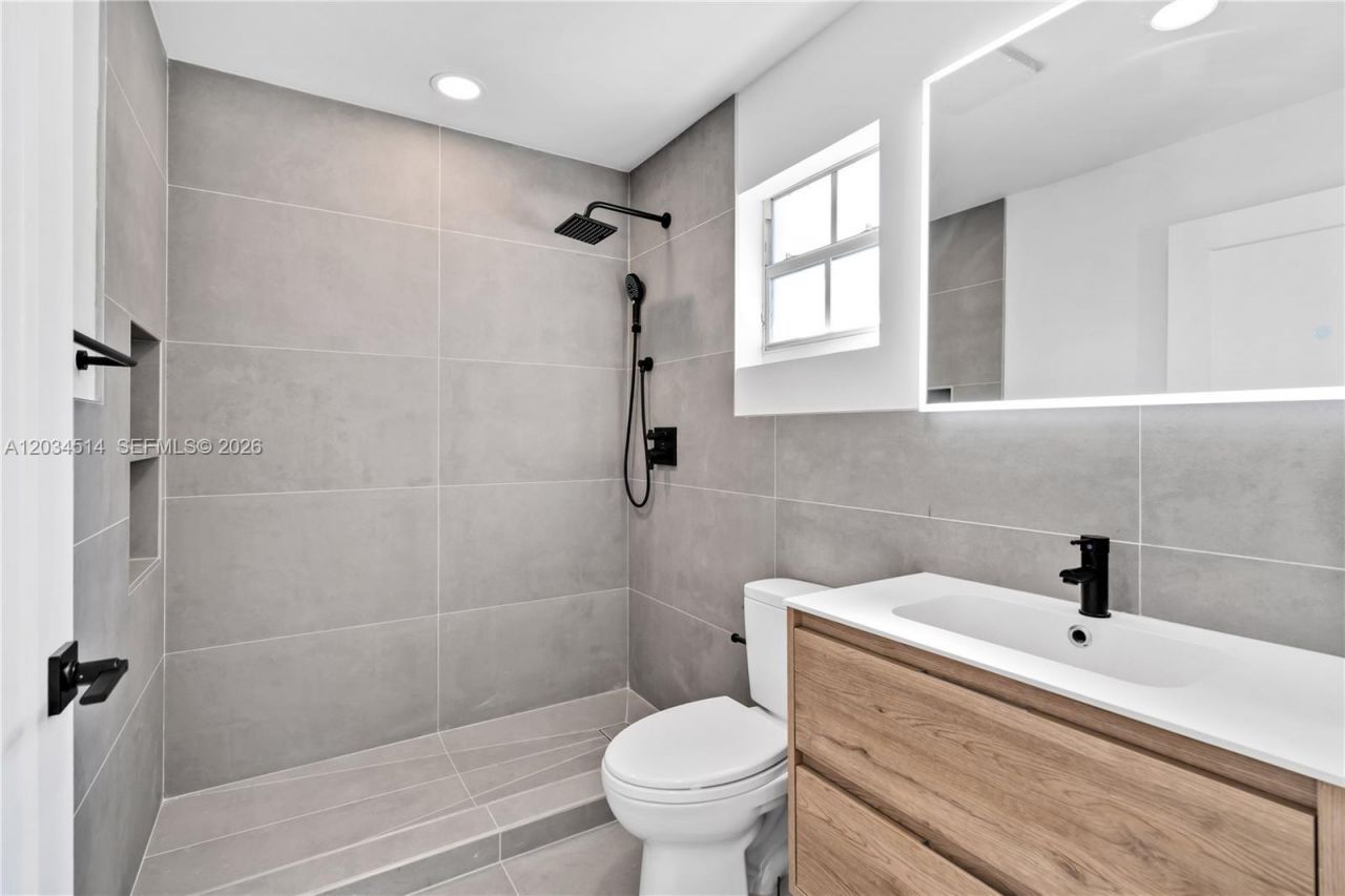 407 NW 45th St , Unit na, Miami, FL 33127 Photo