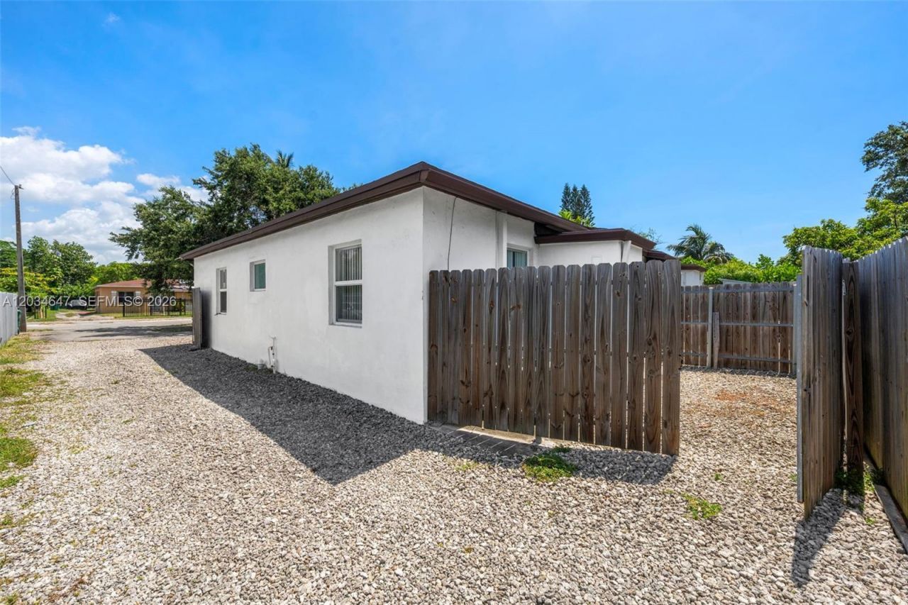 520 NW 104th St , Unit 520, Miami, FL 33150 Photo
