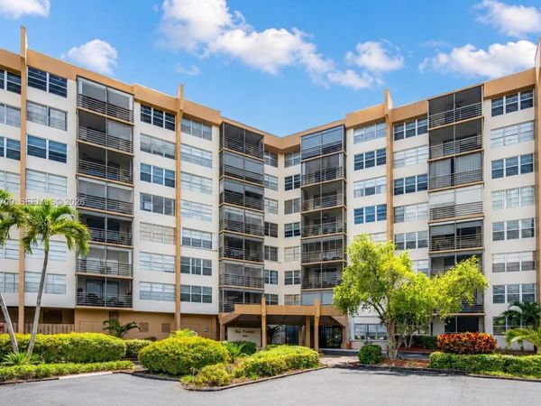 900 Saint Charles Pl , Unit L6, Pembroke Pines, FL 33026