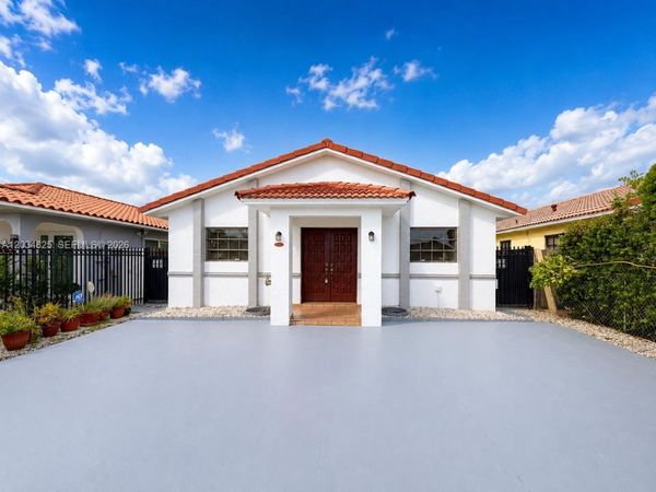 2485 W 70th Pl, Hialeah, FL 33016