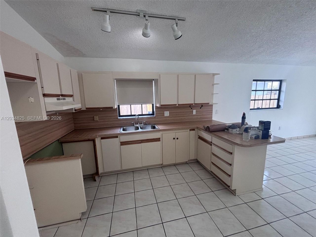 2485 W 70th Pl , Hialeah, FL 33016 Photo