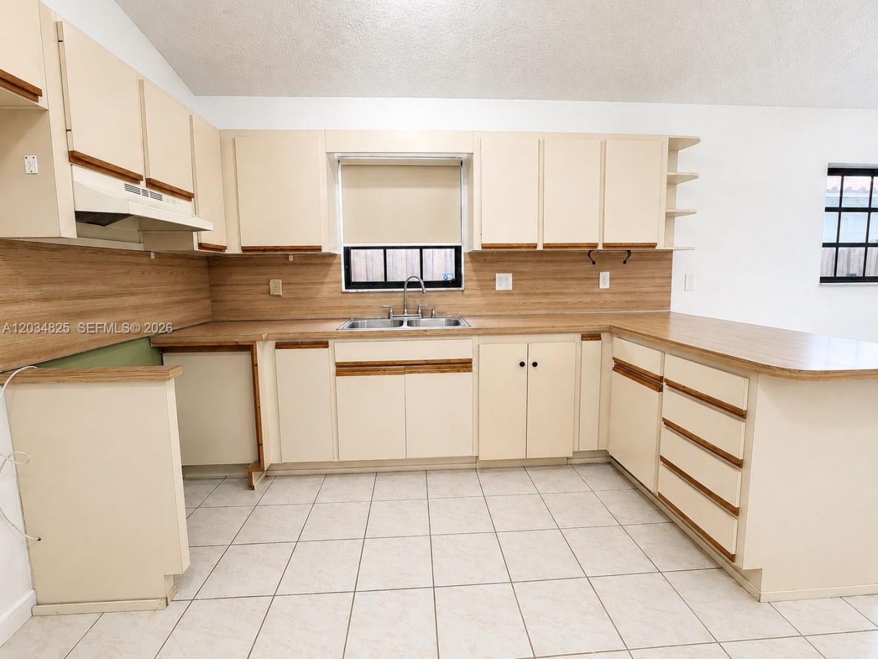 2485 W 70th Pl, Hialeah, FL 33016 Photo