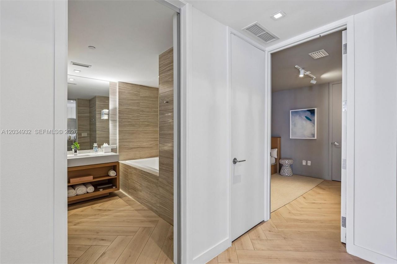 2201 Collins Ave , Unit 1019, Miami Beach, FL 33139 Photo
