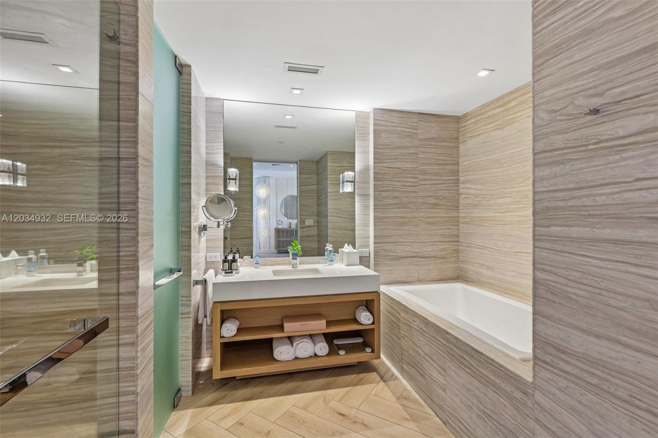 2201 Collins Ave , Unit 1019, Miami Beach, FL 33139 Photo