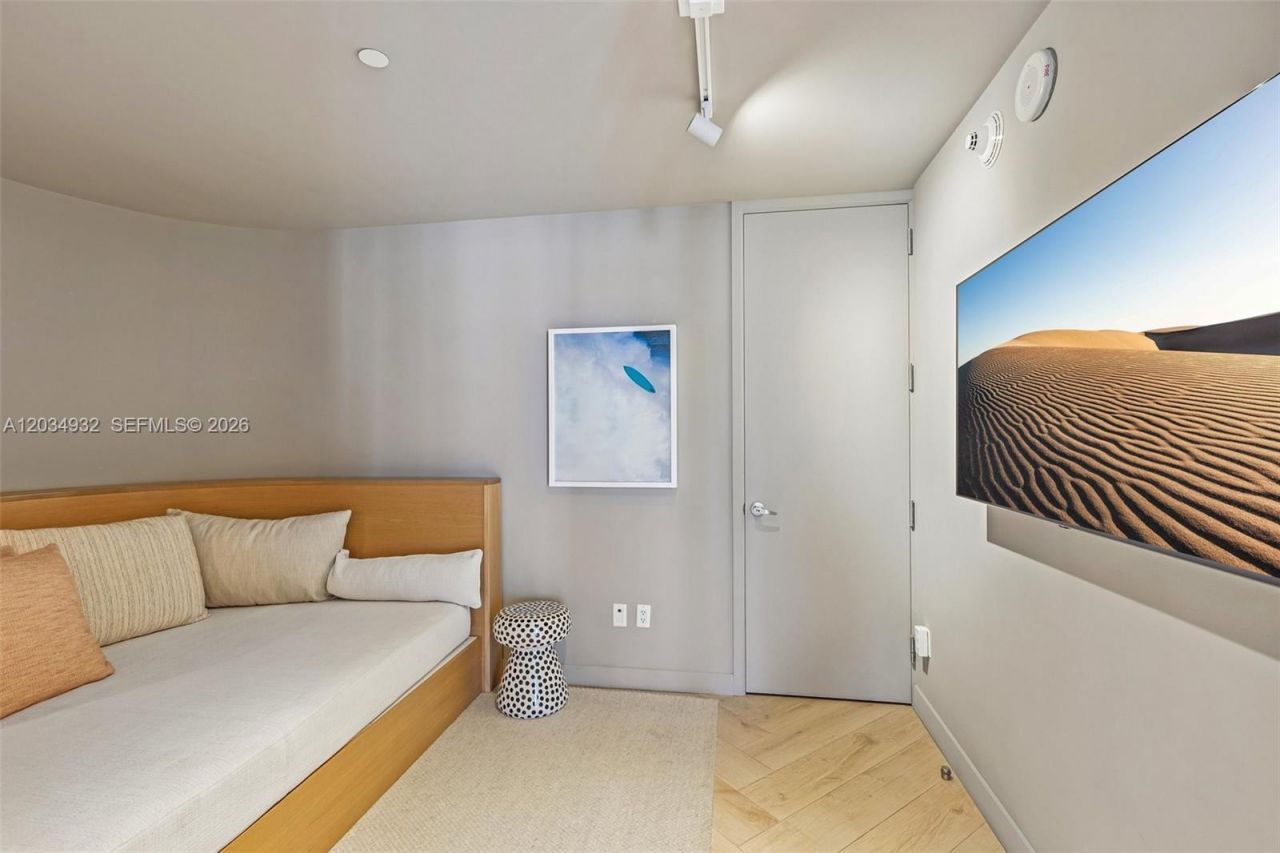 2201 Collins Ave , Unit 1019, Miami Beach, FL 33139 Photo