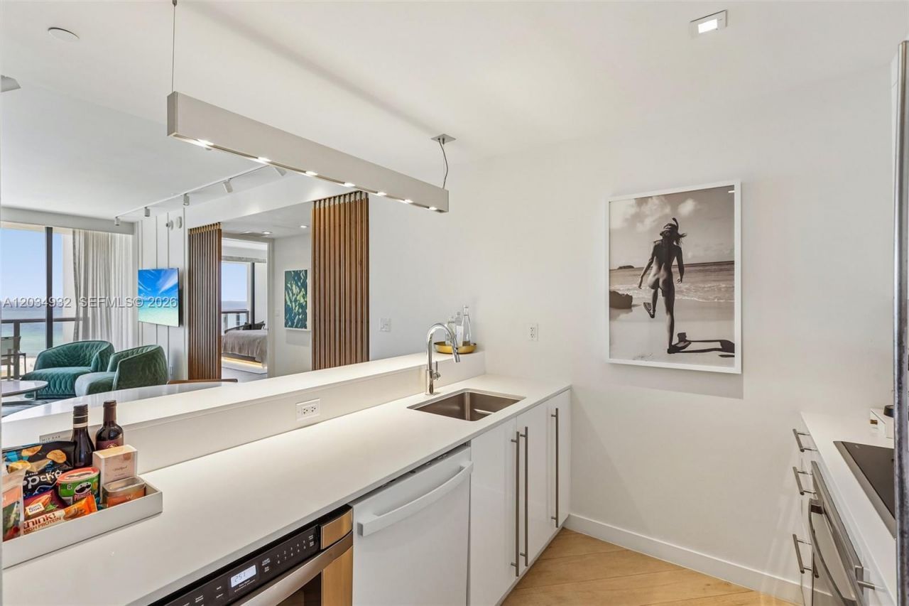 2201 Collins Ave , Unit 1019, Miami Beach, FL 33139 Photo