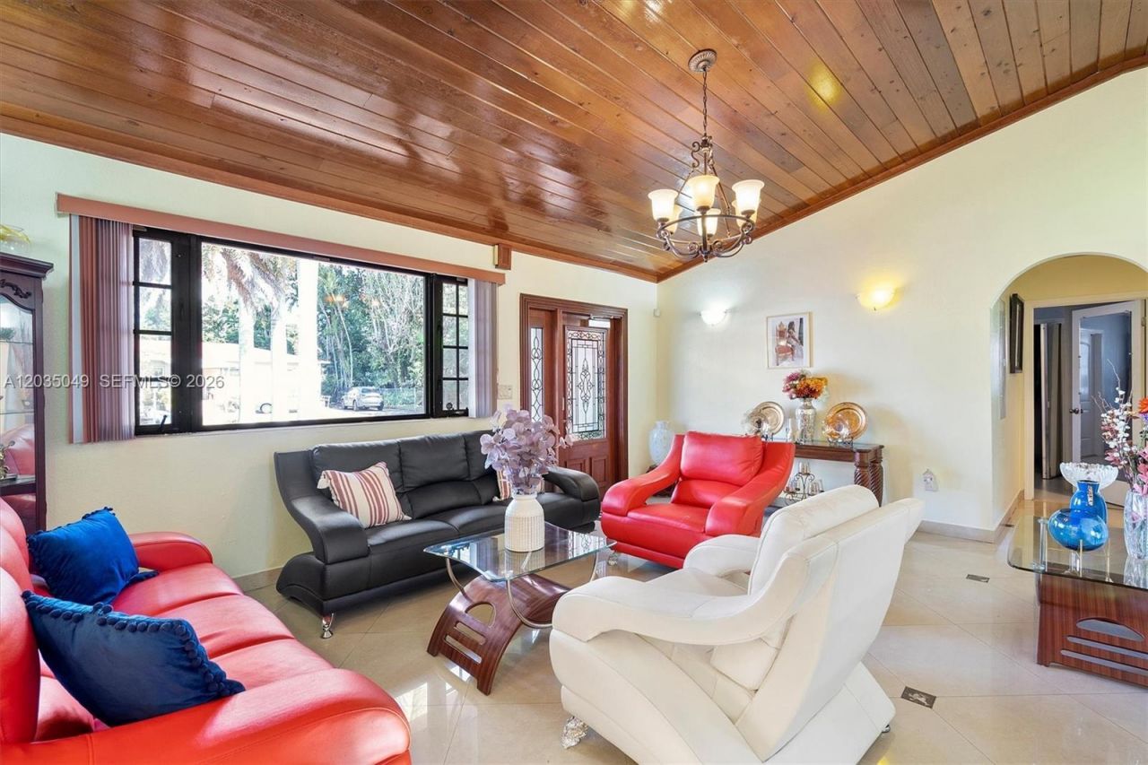 348 NE 118th St , Miami, FL 33161 Photo