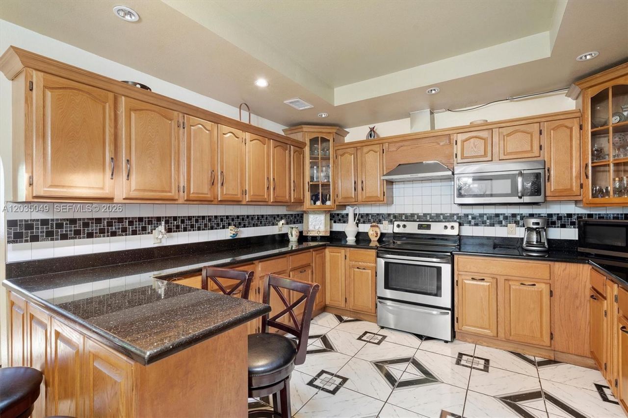 348 NE 118th St , Miami, FL 33161 Photo