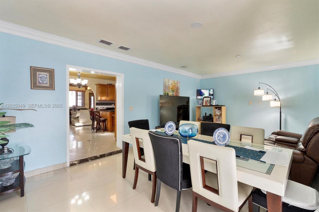348 NE 118th St , Miami, FL 33161 Photo