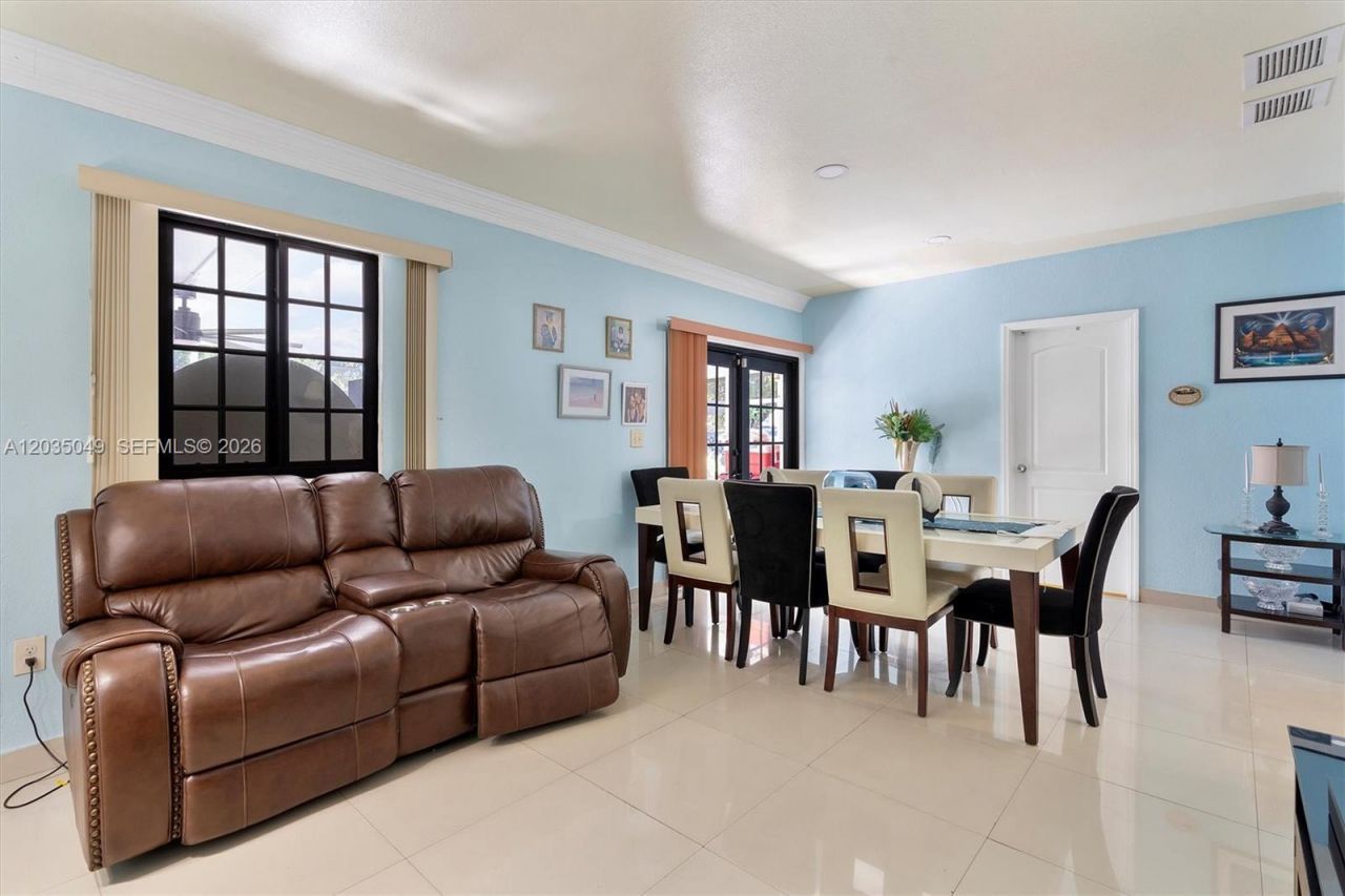 348 NE 118th St , Miami, FL 33161 Photo
