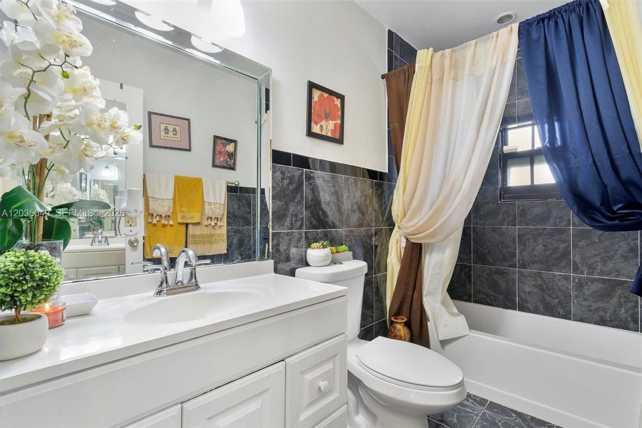 348 NE 118th St , Miami, FL 33161 Photo