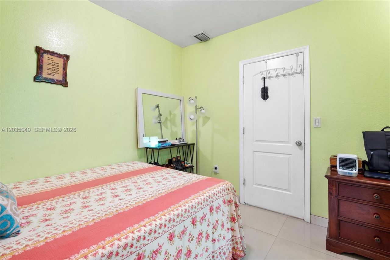 348 NE 118th St , Miami, FL 33161 Photo