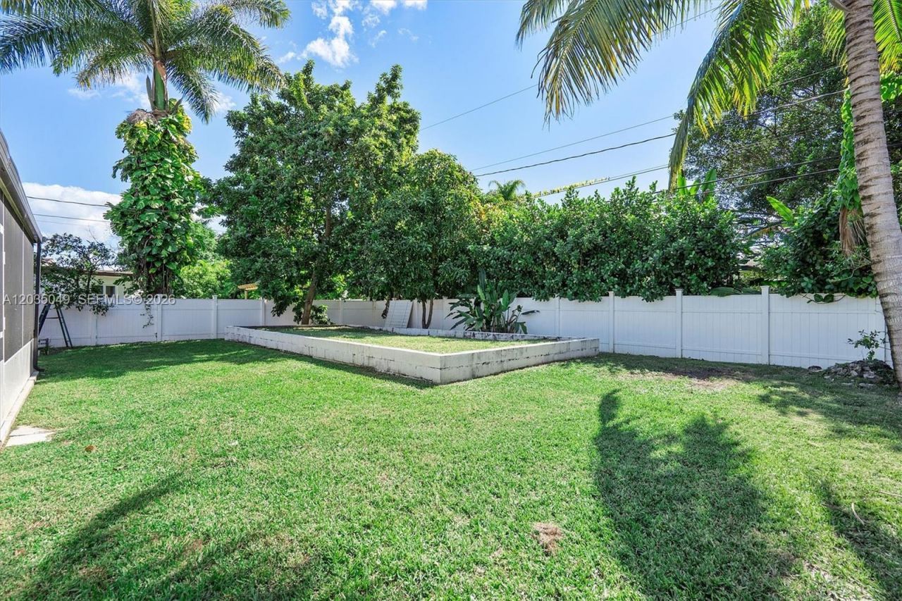 348 NE 118th St , Miami, FL 33161 Photo