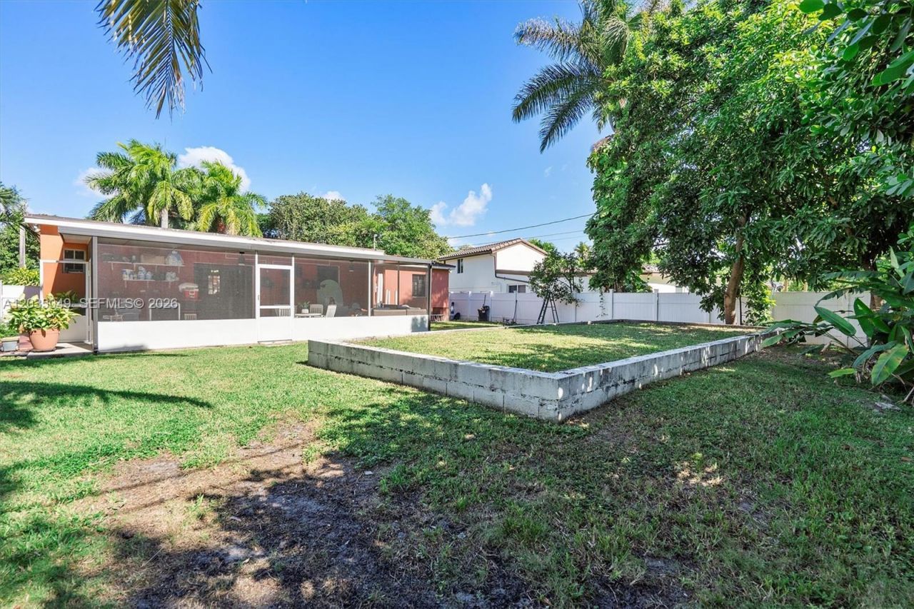 348 NE 118th St , Miami, FL 33161 Photo