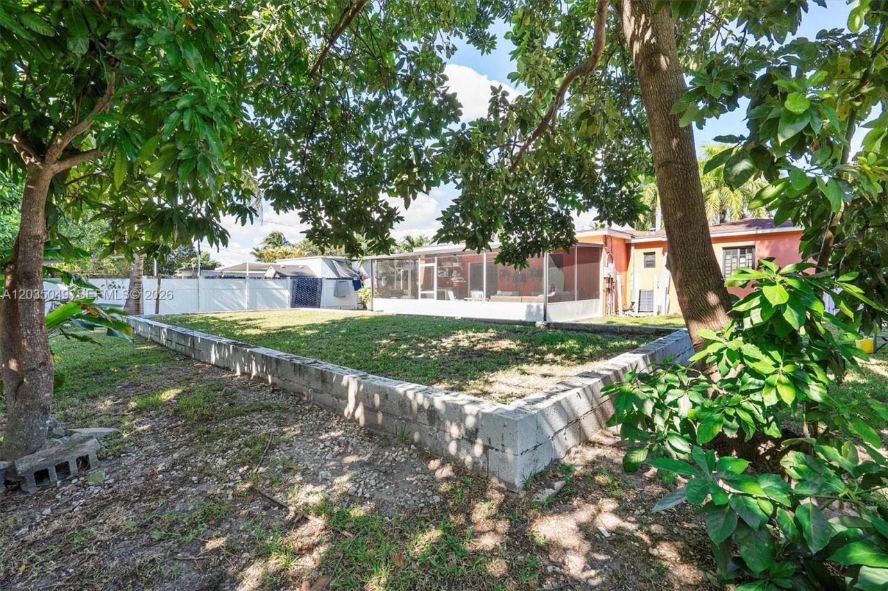 348 NE 118th St , Miami, FL 33161 Photo