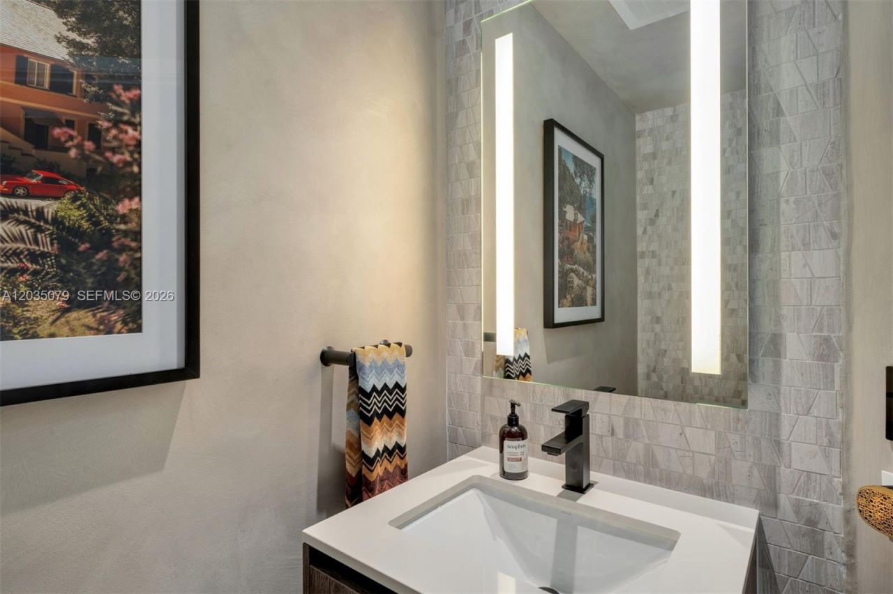 68 SE 6th St , Unit 2612, Miami, FL 33131 Photo