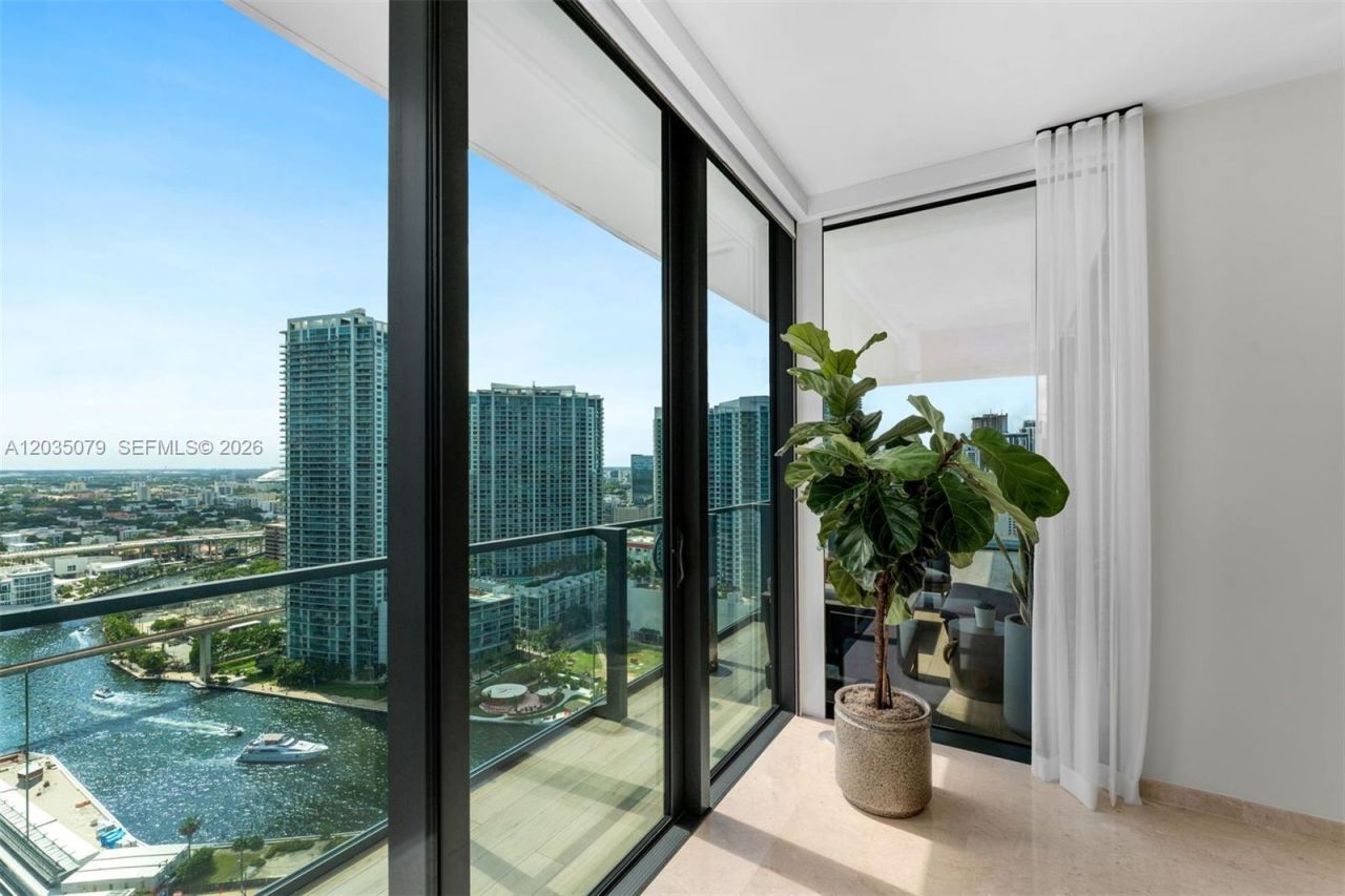 68 SE 6th St , Unit 2612, Miami, FL 33131 Photo