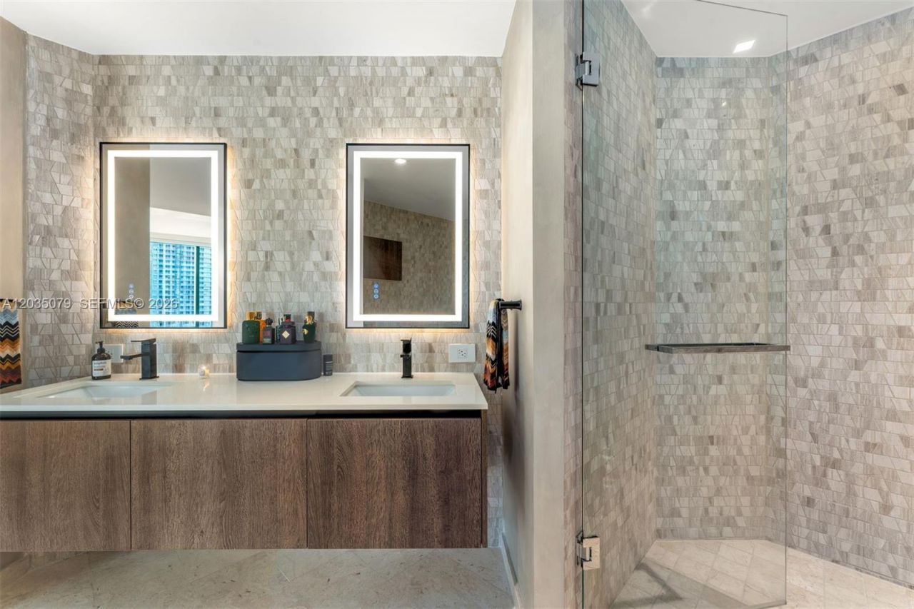68 SE 6th St , Unit 2612, Miami, FL 33131 Photo