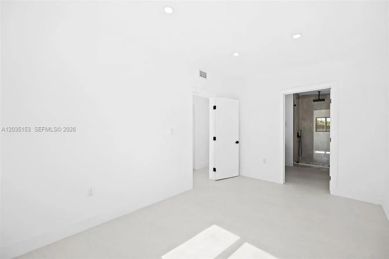 10000 SW 43rd St , Miami, FL 33165 Photo
