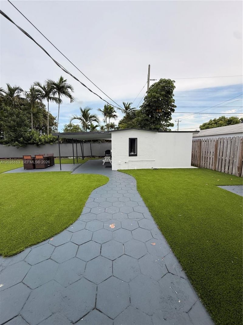 10000 SW 43rd St , Miami, FL 33165 Photo