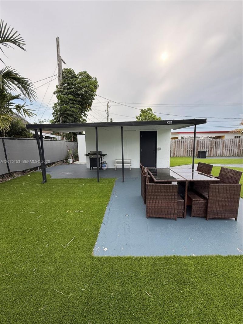 10000 SW 43rd St , Miami, FL 33165 Photo