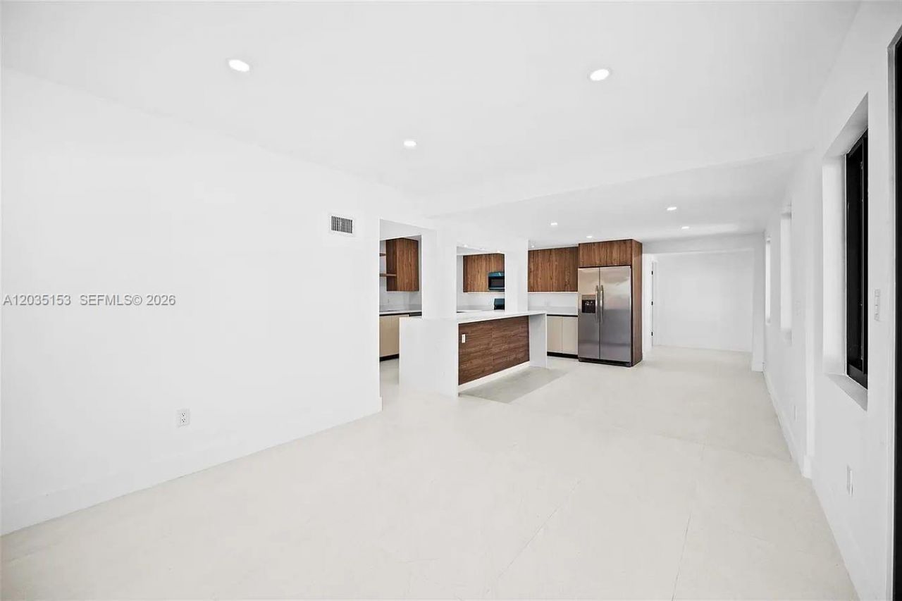 10000 SW 43rd St , Miami, FL 33165 Photo