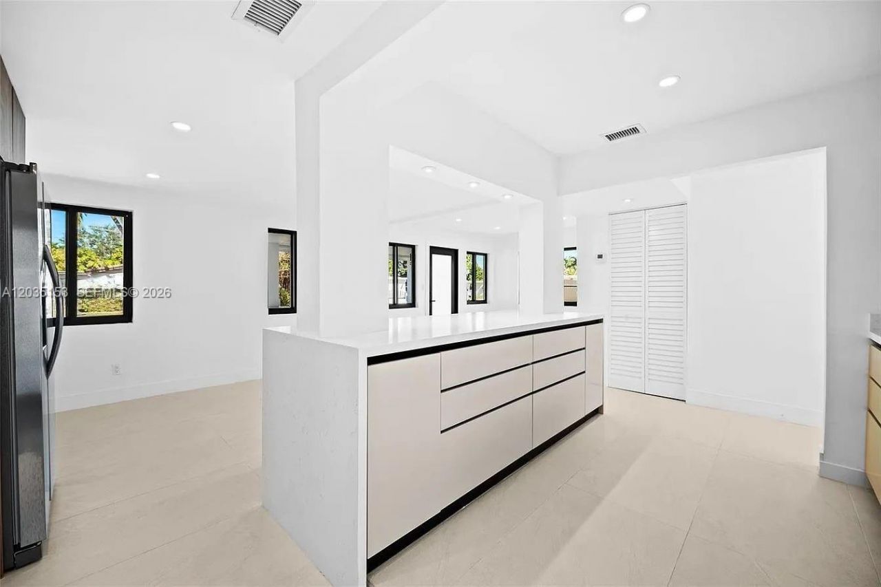 10000 SW 43rd St , Miami, FL 33165 Photo