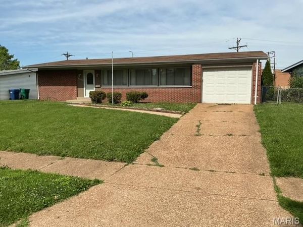 1665 Turf Lane , Florissant, MO 63033