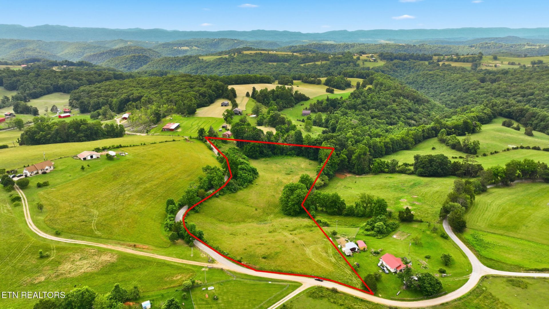 918 Locust Grove Rd, New Tazewell, TN 37825 Main Photo