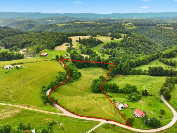 918 Locust Grove Rd, New Tazewell, TN 37825