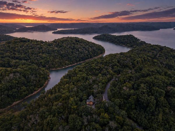 110 Lake Meadow Dr , Smithville, TN 37166