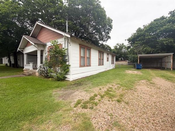 205 W Gilmer Street , Ennis, TX 75119