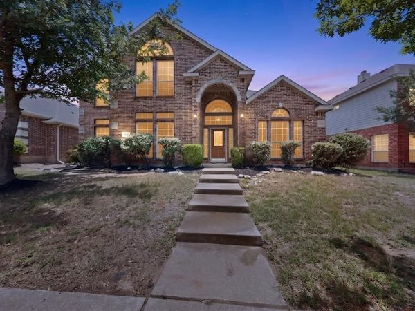 217 Gatehouse Drive, Red Oak, TX 75154