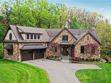 90 Lancaster Court, Moreland Hills, OH 44022