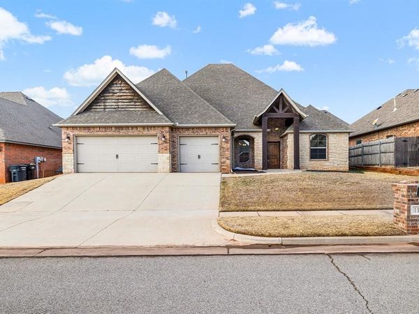 1113 Lindsey Lane, Moore, OK 73160