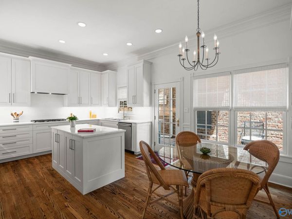 26 Saint James Square SE, Huntsville, AL 35801