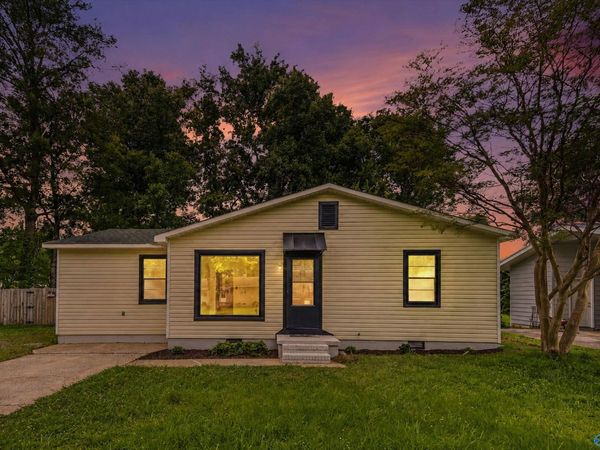 1703 Buena Vista Circle SE, Decatur, AL 35601
